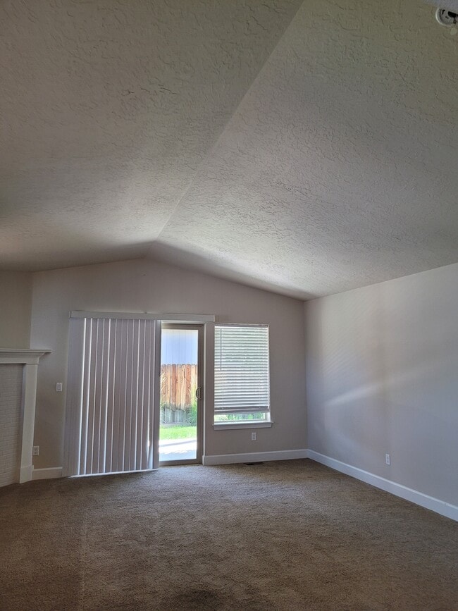 Photo - 3170 NE Coho St