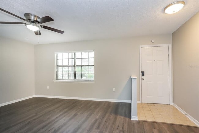 Photo - 302 N Miller Rd
