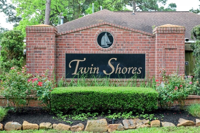 Photo - 9948 Twin Shores Dr