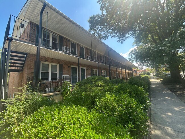Photo - Ground Floor Studio Apartment - Walk to Duke, Downtown or Durham Co-op! Unit 19