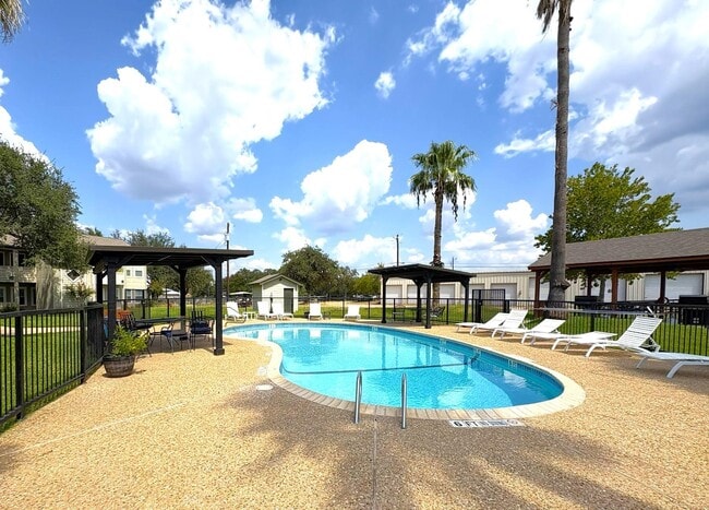 Building Photo - 604 Highcrest Dr Unit 523