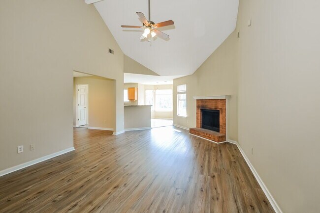 Photo - 6929 Country Walk Dr