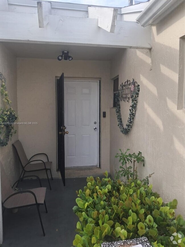Building Photo - 809 NE 214th Ln Unit 3 Rental