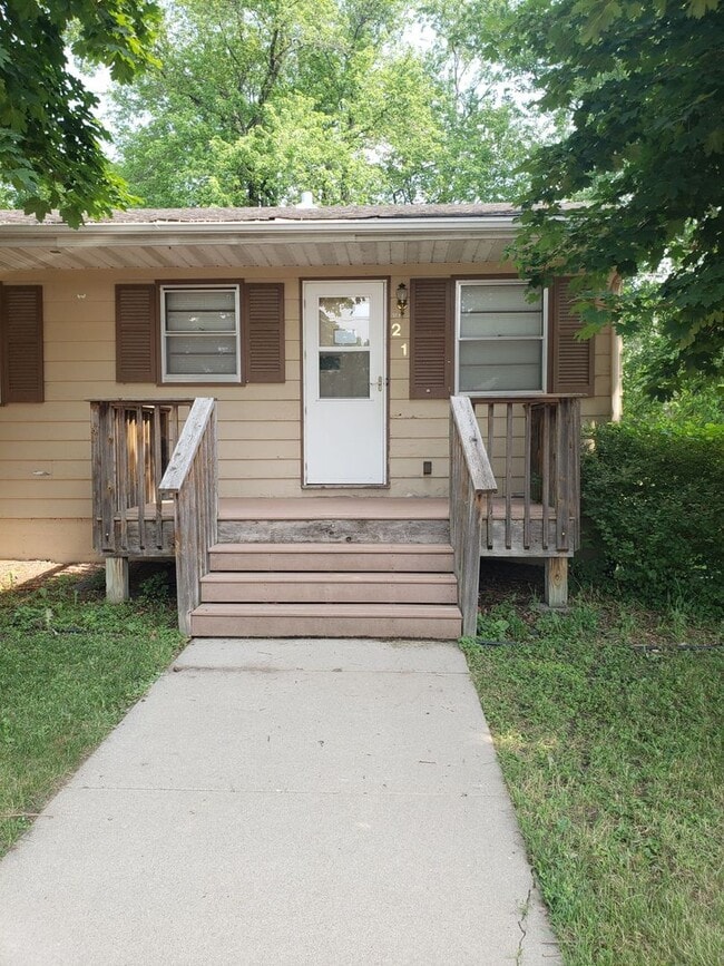 Photo - Spacious 3-Bedroom Home | Small-Town Living | Pet Friendly Unit 21