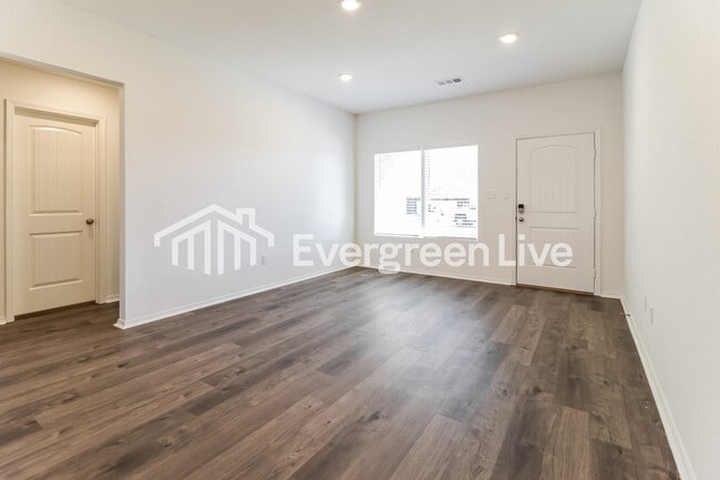 Photo - 102 Jasmine Ct