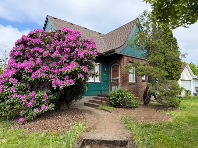 Building Photo - Newly Remodeled 3 bedroom/1.5 bath Craftsman in Kenton