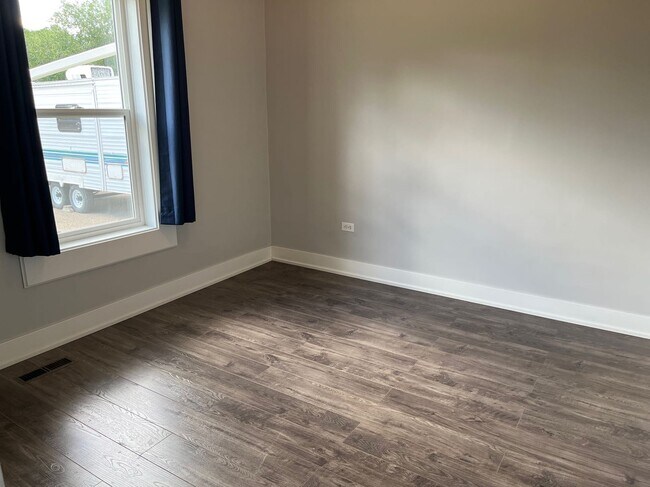 Photo - 2 Bed 1 Bath Unit in Red Deer, AB Unit 4117