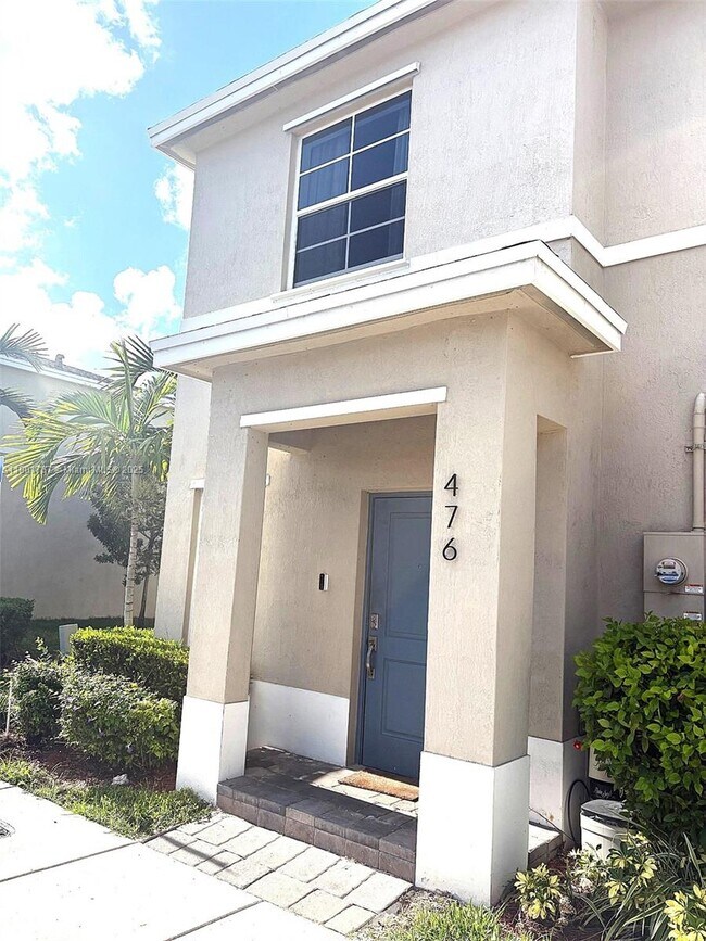 Photo - 476 NE 5th St