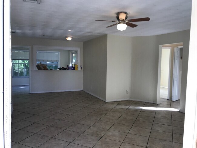 Photo - Large 3-1 house