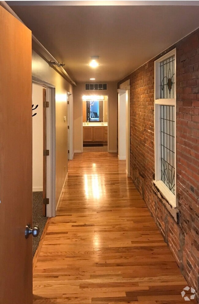 Building Photo - 315 Main St Rental