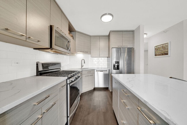 Photo - 545 N Dearborn St