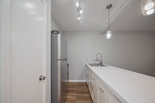 Photo - Mangum Oaks Apartments