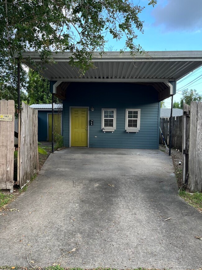 Photo - 429 Saint Thomas St Unit B