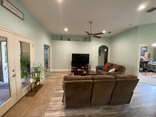 Photo - 2722 Lakes Edge Ln