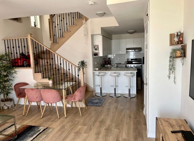 Photo - 624 Rexdale Blvd