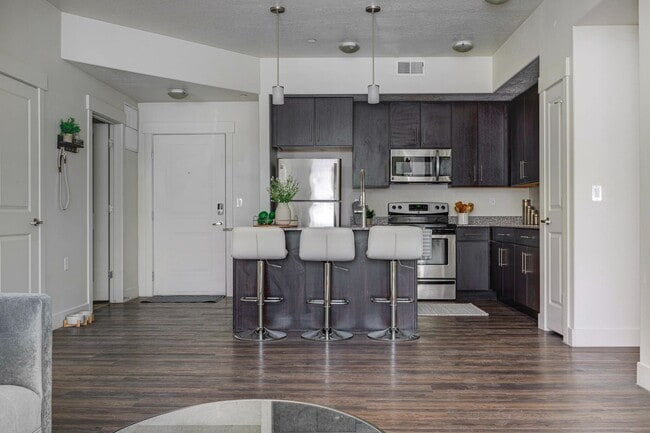 Building Photo - Eaglewood Lofts