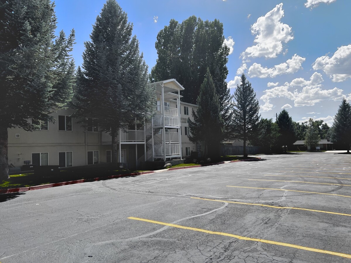Photo - Pinetree Condominiums- Student Housing