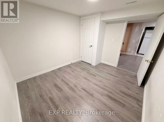 Photo - 19 Michener Crescent