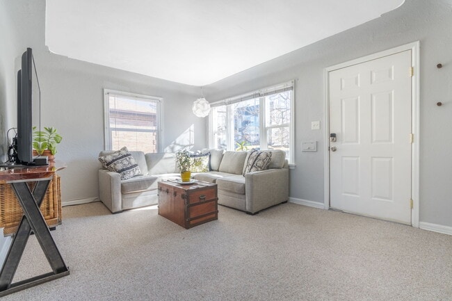 Photo - 2731 S Sherman St