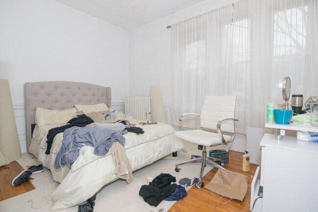 Photo - 4 BED RIGHT ACROSS FROM B.U. AVAILABLE 9/1