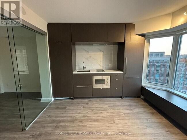 Photo - 155 Yorkville Ave Unit 901