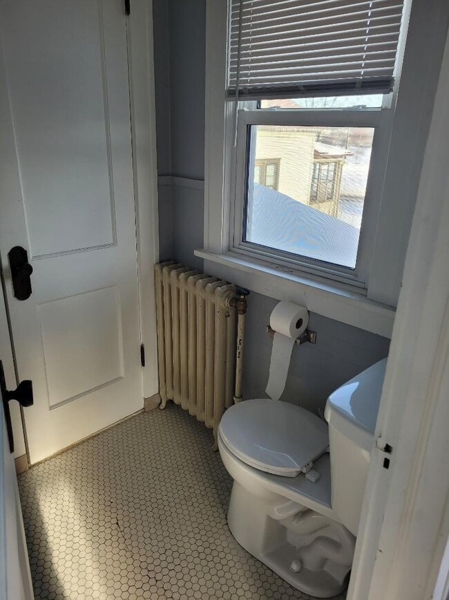 Photo - 302 N 5th Ave W