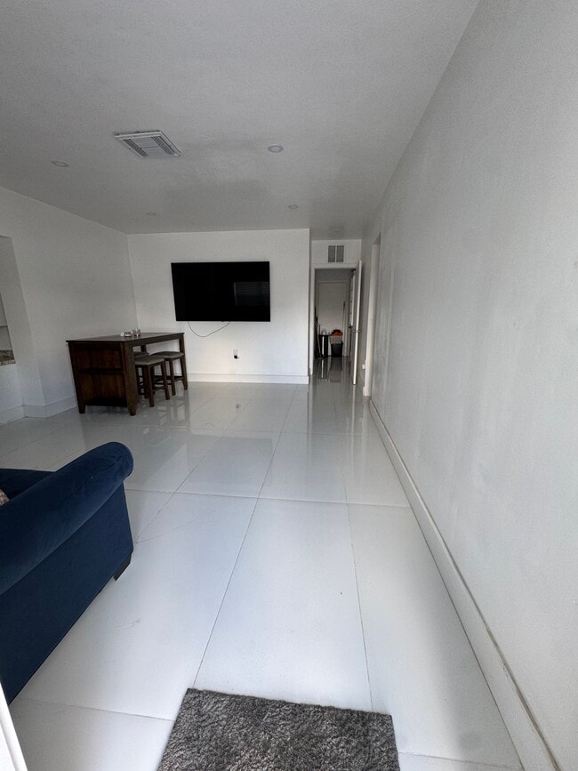 Photo - 7200 SW 4th St Unidad 1