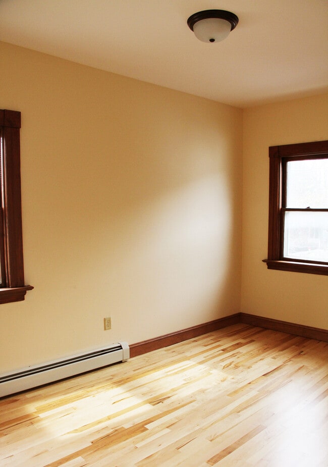 46 N Champlain St Unit 2