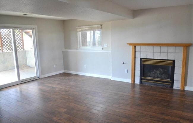 Building Photo - 5200 Newland Ave