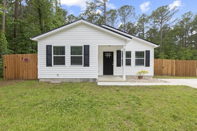 Building Photo - 629 Walnut Dr