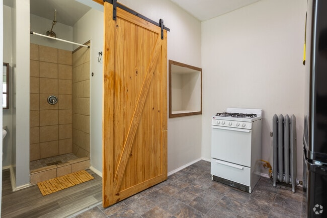 1BR, 1BA - 324SF - Kitchen