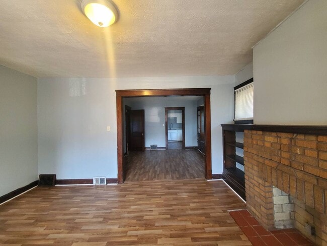 Photo - 2217 W 105th St Unidad UP