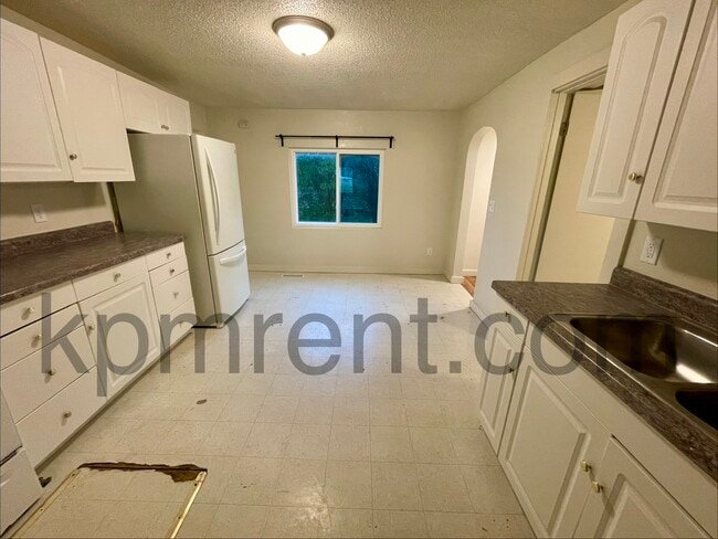Photo - 303 Chestnut St