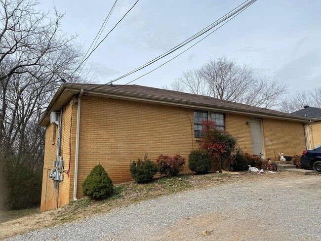 Building Photo - 812 Bradley St Unit C Rental