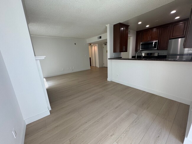 Photo - 10911 Rochester Ave Unidad 102