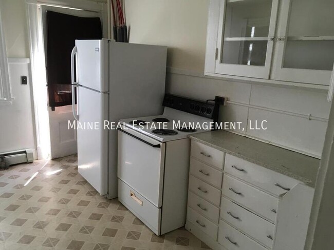 36 Third St Apt. - 36 Third St Apt. Unidad 2
