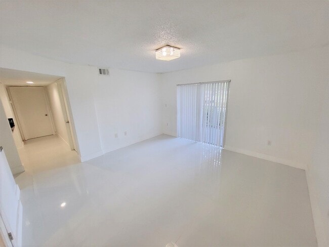 Photo - 8520 SW 212th St Unidad 107
