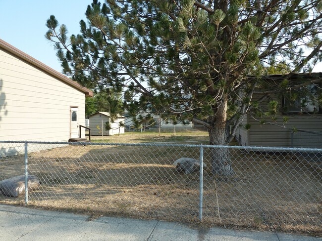 Photo - 122 W Front St