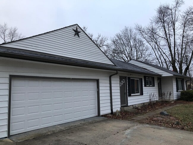 Photo - 416 W Wenger Rd