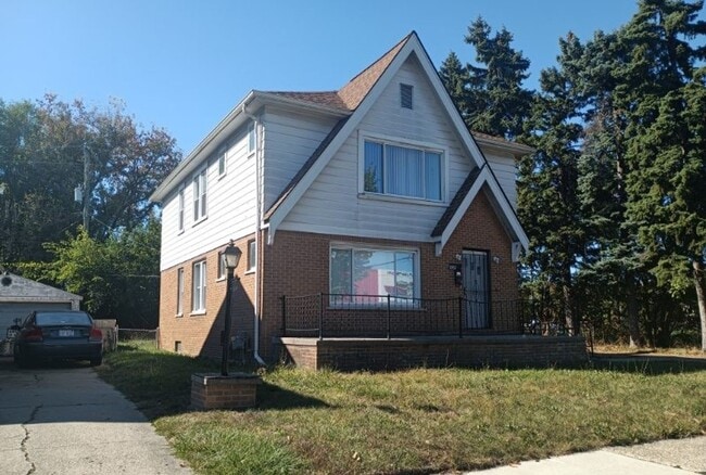 Building Photo - Generous 5 Bedroom Colonial Style Home