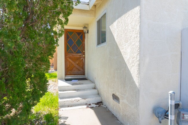 Photo - Live Large in a Cozy Retreat! Private Back... House