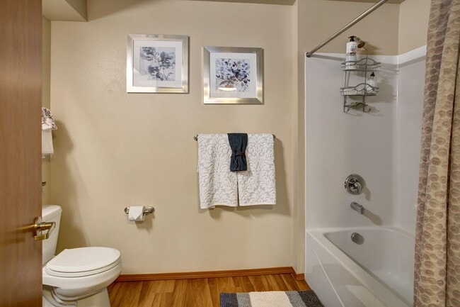 Echo Lake Apartments