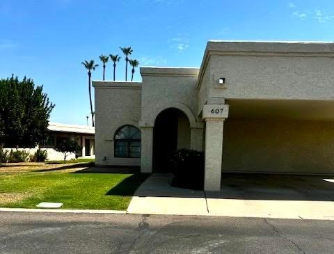 Beautiful skylines all around with palms. Italian style entrance. One car covered carport. - 607 S 79th Way Unidad 607 Rental