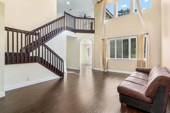 Photo - 1325 Camellia Cir