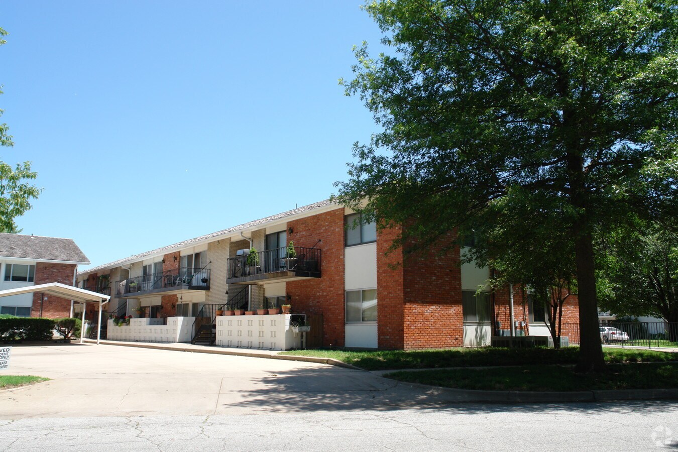 Photo - 1201 W River Blvd