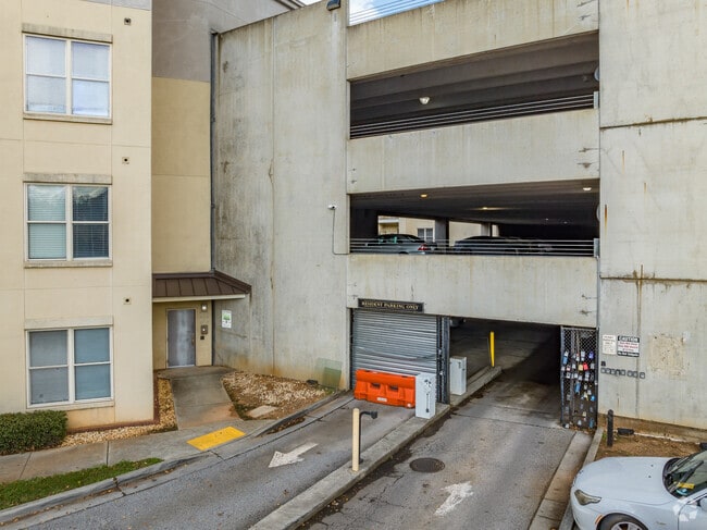 Entrada - The Washington Condominiums