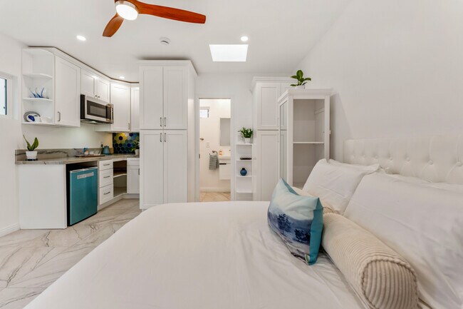 2534 Whitney Ave Unit 2534 Whitney Avenue Unit C