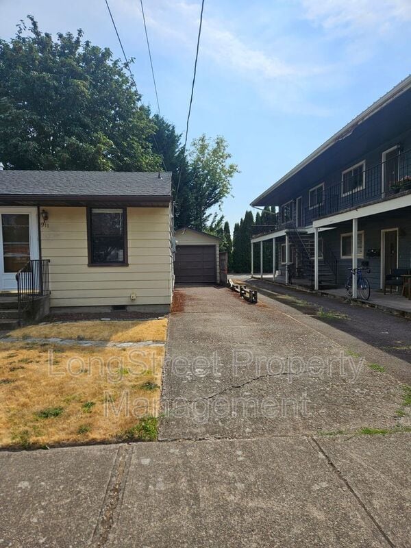 Photo - 911 NW 27th St