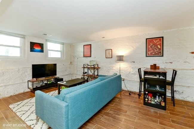 Living Room - 2019 W Moffat St Unit BSMT
