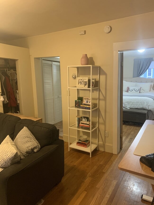 287 W 5th St Unit 1